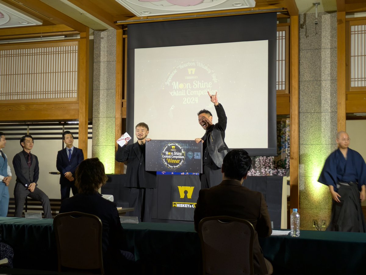 iina_quu's tweet photo. #MSCC2024
ムーンシャインカクテルコンペティション2024
優勝は、Bar Primaの渡部さんです
おめでとうございます👏 https://t.co/JwYMZmn545