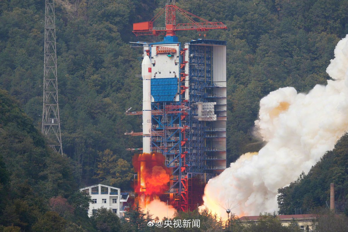 CNSpaceflight's tweet photo. 🚀 Liftoff at 05:56UTC on December 3rd, Long March 3B finished its 100th launch from Xichang after sending TJSW-13 to GTO https://t.co/lHetKFVtsQ