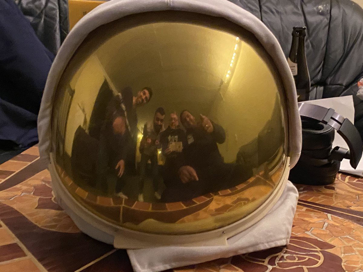 Protestonaut's tweet image. Eigentlich wollte ich mich in der Pause  auf den Weg zurück nach Berlin machen, aber der Abend in der Bar Gelb in Potsdam war so unterhaltsam und die Stimmung so gut, dass ich bis zum Ende geblieben bin. Danke @mustafa_in_de und allen Künsterinnen und Künstlern für die gute Zeit.