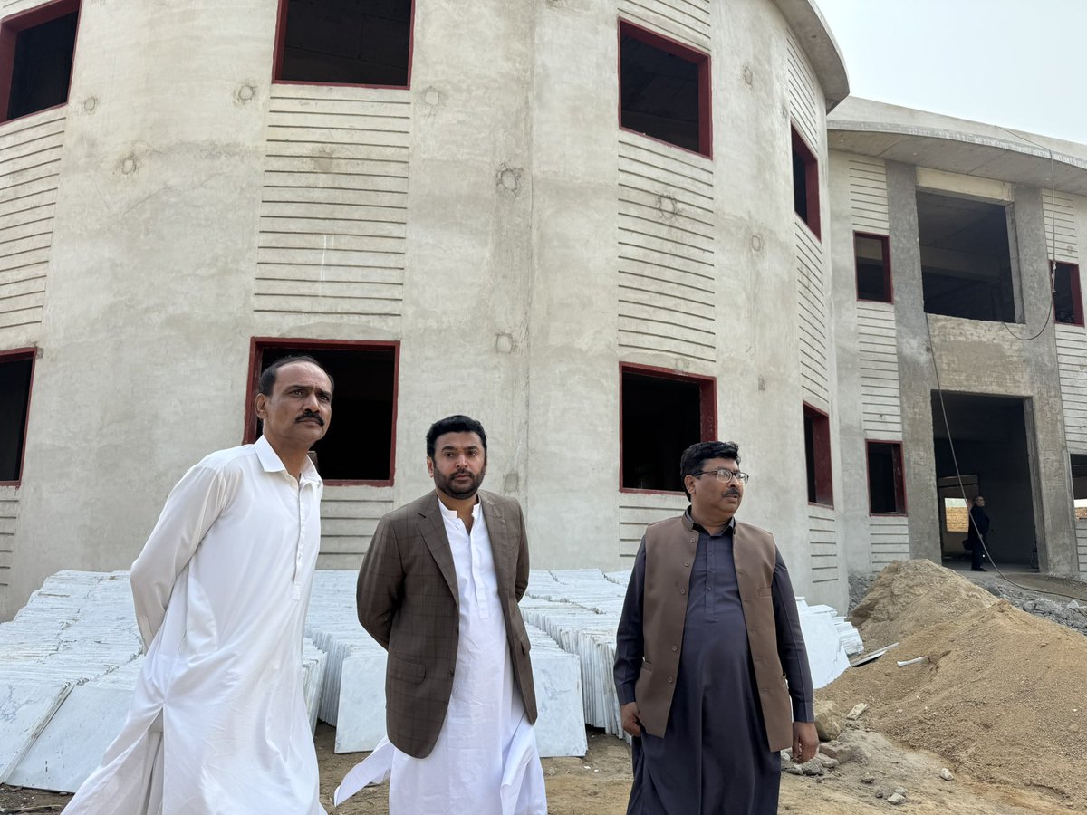 Visited Shamsul Ulema Daudpota Library along with Regional Director Basharat Ali Baloch, examined the facilities provided to the students in the library and also visited the under construction Children &amp; Women Library at Hyderabad.