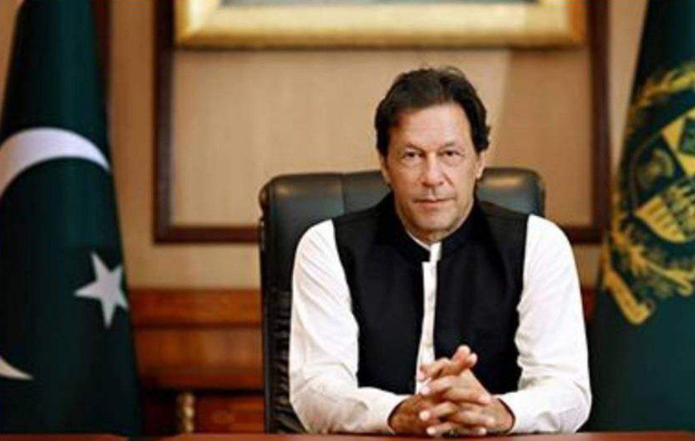 S12321N's tweet photo. حکم بازداشت غیرقابل ضمانت عمران خان و ۹۵ نفر دیگر در پاکستان صادر شد
دادگاه ضد هراس‌افگنی پاکستان روز دوشنبه حکم بازداشت غیرقابل ضمانت عمران خان و ۹۵ نفر دیگر را صادر کرد.

بشری بی‌بی همسر عمران خان و علی امین گنداپور وزیر اعلی  خیبرپختونخوا، شامل این حکم می‌شوند. https://t.co/lwxhc0DCCt