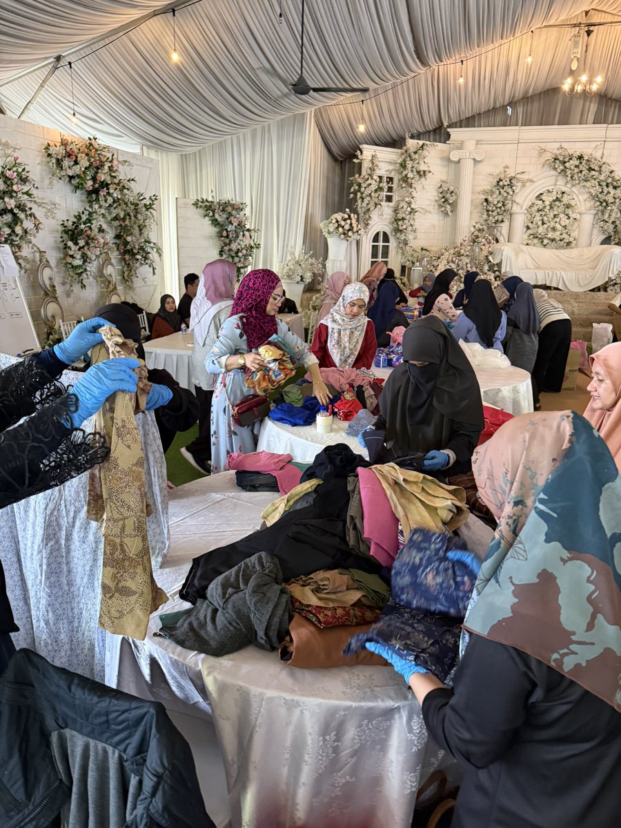 Nak nangis buat live tadi. Masih tak boleh digest the amount of support yang kita terima hari ni. Terima kasih semua orang baik. I cant thank you enough