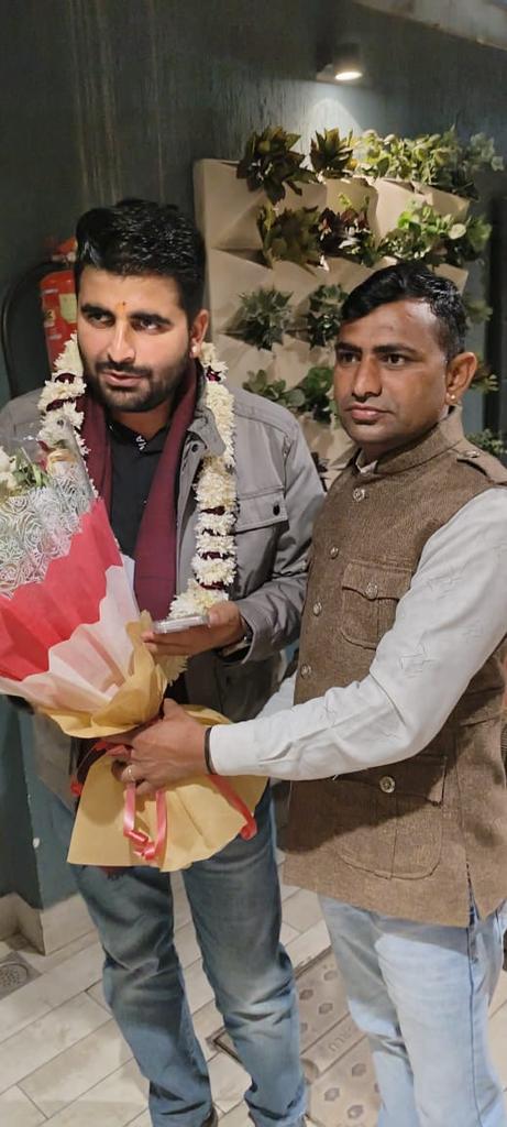 OmSingh90871426's tweet image. शिव विधायक  युवा टर्क रविन्द्र सिंह जी भाटी को जन्मदिवस की हार्दिक बधाई एवं उज्जवल भविष्य की अनंत शुभकामनाएं| #RAVINDRASINGHBHATI 
#vidhansabha didwana 
#omsingh shekhawat @aishwaryam99 @Yoonus_khan62 @BJP4Rajasthan @RavindraBhati__