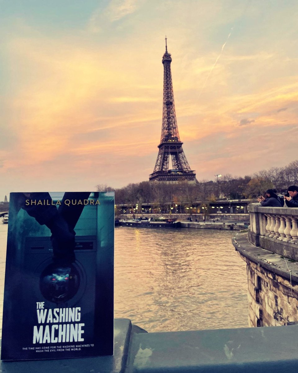 Bonjour #Paris!
"la machine à laver"
#Sunset So #romantique!!
Photos by Glen Mckay 
Merci 🙏😍
amazon.fr/dp/0989031047
#thewashingmachinebyshaillaquadra 
#thewashingmachine #shaillaquadra 
#bestseller #supernatural #revenge #romance #thriller #novel