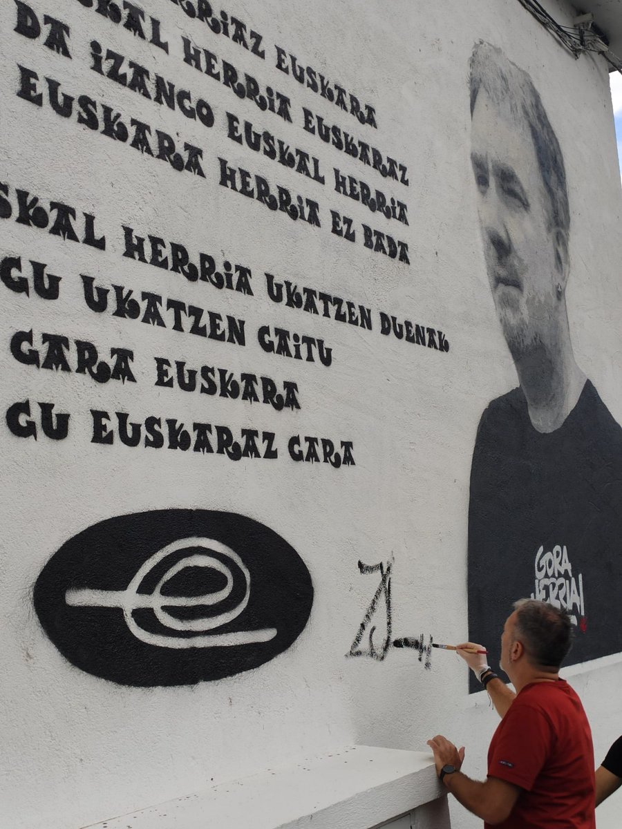 maia_jon's tweet photo. Jaio berritan, Extremaduratik eta Zamoratik etorritako nire gurasoek erabaki zuten ni euskalduna izatea. Eta orain, euskaraz naiz. Bizitza osoan ezingo diot itzuli euskarari eman didana. Baina aurrera egin dezan naizen guztia emango diot. 
#euskarareneguna https://t.co/bKeqdHbQaU
