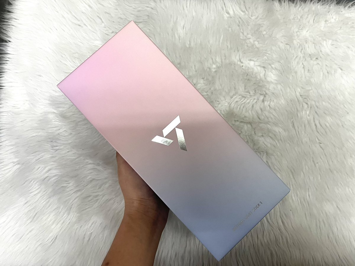Wts lfb seventeen CARAT BONG V3
On hand ph
2,950
Sealed and brand new

🏷 svt wonwoo jeonghan mingyu joshua jun scoups the8 woozi hoshi seungkwan dk dino vernon carat  lightstick version 3