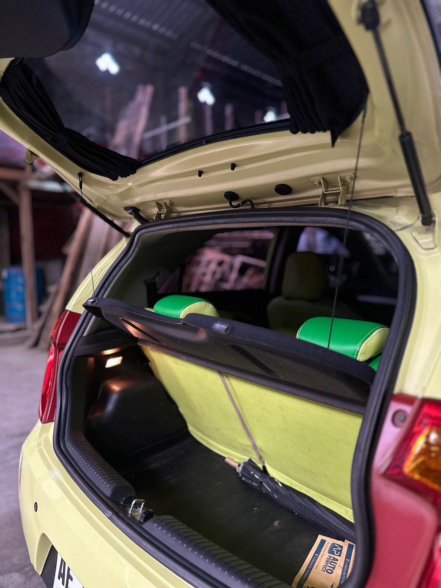 MasMasBiassaa's tweet photo. Dibandingkan sama Mirage, Brio, Etios, March, Splash atau Katana sebagai sesama kutu, sejujurly Picanto ini punya tampang paling gamntenc & build quality yang paling bakoh menurutku, setidaknya pas buka nutup pintu suara "bleg" nya agak lumayan berasa
Selain itu, bahan interior meskipun terdiri dari plastik, plastik & plastik masih keliatan solid & ga kek ember ember banget.

Untuk akomodasi, bagasi Picanto ini mirip kek brio setrikaan, ga muat buat ngangkut mayat, tapi bersyukurlah jok belakang Picanto ini biaa dibikin rata lantai jadi kalo mau bawa mayat errrrr maap, galon setidaknya bisa muat 3 biji

Bicara driving impression, nih mobil jujur cuocok pol buat dipake nonik nonik, soale setire uuuwwentenge pol pakk, jadi dijamin gampang buat parkir di emol emol.

Minusnya mobil ini paling gadikasih HU 2din sama sun visor yang gada cerminnya. Jadi para princess sekalian alamat bakal rodo syulit buat retouch make up didalem mobil ini 🤌🏻

Btw, sisi peredaman pun masih 100% rapetan Picanto dibanding kelas kutu lain, jadi gaperlu kenceng² volume HU-nya, audio udah bisa didenger sambil nyetir

Wes monggo, cocok buat yang baru belajaran nyetir mobil, terutama cewe
Mobilnya unyuk 🫶🏻
--------------------------
KIA Picanto SE 2012 Matic

Full ori 0 spet
Odo 62rb service record
Kunci dobel
Ban serep blm pernah turun
No minus siap pakai

99 Juta Nepisss

https://t.co/9KgdzMcHuX