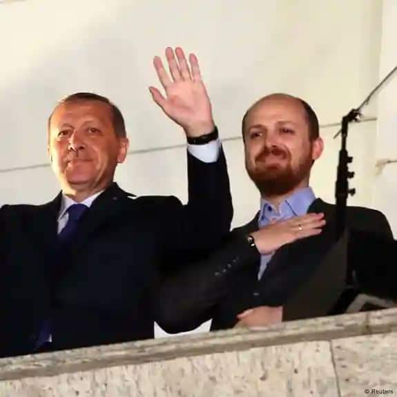 MilliGrsz's tweet photo. Oğlan israil limanlarına gemilerini çalıştırırken, baba Malatya Kürecik radar üssü ile İsrail'in güvenliğini sağlıyor.

Bunlar ailecek siyonizm uşaklarıdır. https://t.co/5SmdLl1CnA