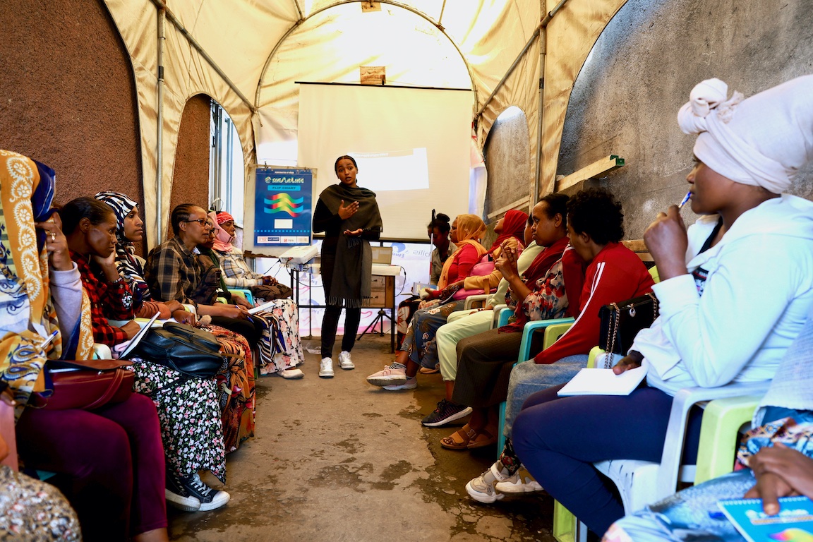 Hyvää kansainvälistä #vammaistenpäivä'ä! Vammaisten naisten oikeuksia ajava <a href="/EWDNA1/">EWDNA</a> kouluttaa seksuaali- ja lisääntymisterveydestä, mm. sukuelinten silpomisesta, kuukautishygieniasta, ehkäisystä, sukupuolittuneesta väkivallasta ja naisten oikeuksista. <a href="/KynnysR/">Kynnys ry</a> tukee työtä.