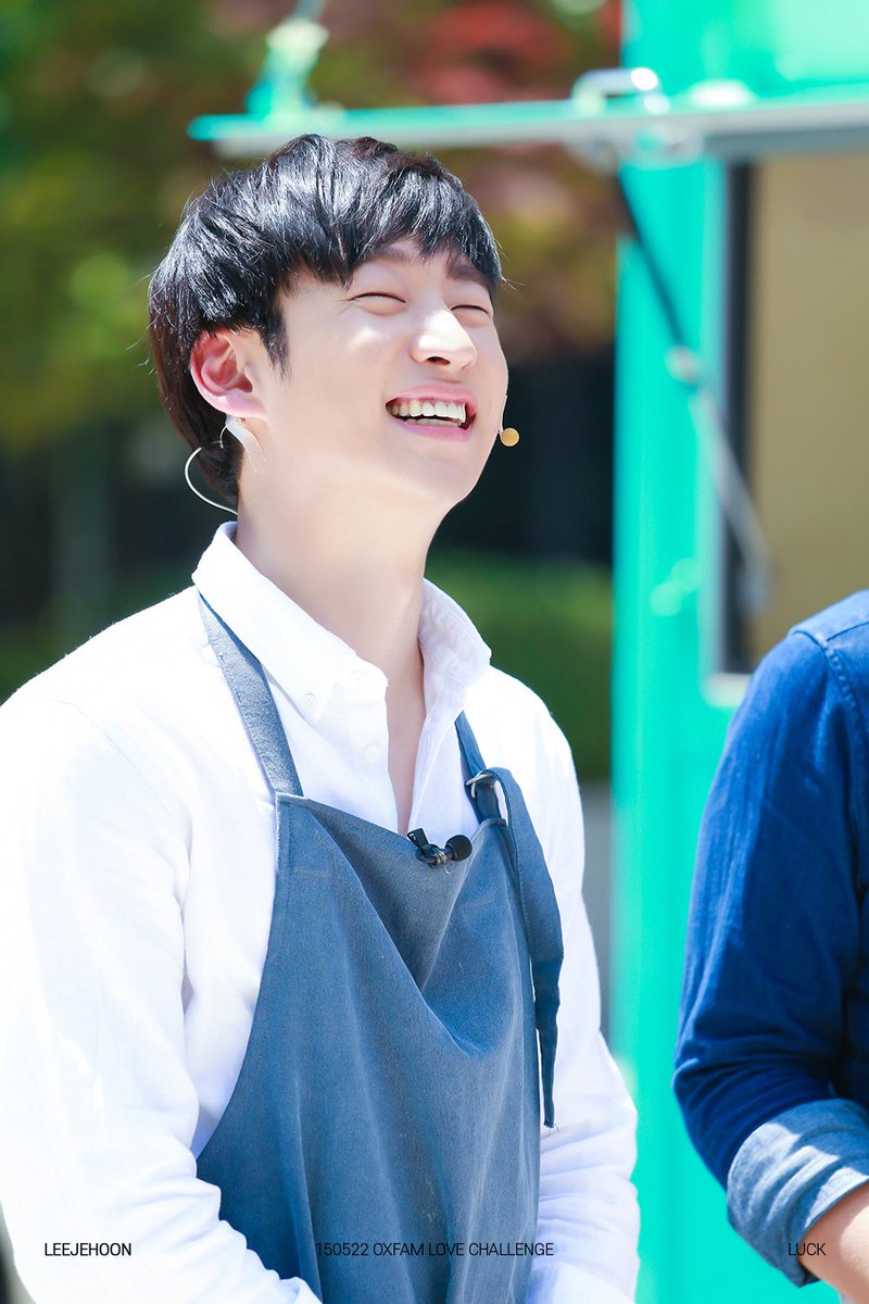 훉님 안 웃으면 눈매 탓인지 좀 싸늘한 느낌의 설표상인데(호랭이라기엔 좀 순하고 고양이는 아님) 항상 눈 다 접어 웃고 계시거나 미소짓고 계셔서 항상 까먹어