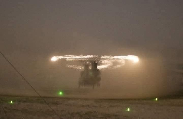 Rattapoom_K's tweet image. Kopp–Etchells effect. High speed rotor wing going through suspended sand particles causing micro sparks
