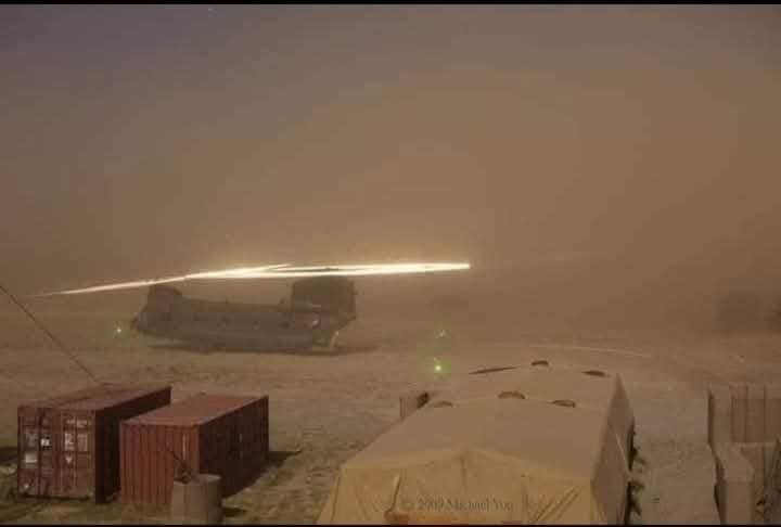 Rattapoom_K's tweet image. Kopp–Etchells effect. High speed rotor wing going through suspended sand particles causing micro sparks