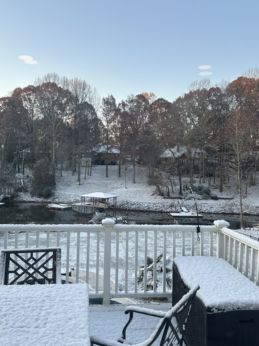 kgstanley's tweet photo. @wxbrad The neighborhood foxes are loving the snow here in Mooresville 

#ohmysnow https://t.co/TeJlUbE5kj