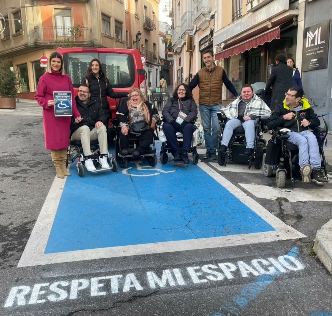 Ayto_Caceres's tweet photo. ‘Respeta mi espacio’

El Ayuntamiento pone en marcha una campaña para respetar los aparcamientos para personas con movilidad reducida.

#DiaInternacionalDeLasPersonasConDiscapacidad 

https://t.co/P0yC9s14wu https://t.co/tWMP7I1Vyh