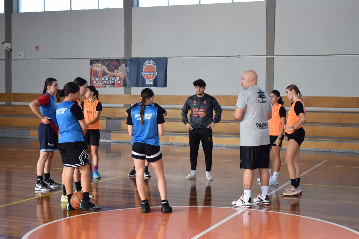 LAlqueriaVBC's tweet photo. 🇬🇷🇨🇾🏀 𝐕𝐁𝐂 𝐀𝐂𝐀𝐃𝐄𝐌𝐘

Cas 👉 Valencia Basket sigue creciendo en Grecia y Chipre
https://t.co/KTMjE6EbYX

Val 👉 Valencia Basket continua creixent a Grècia i Xipre
https://t.co/fwJcqPm49T

Eng👉 Valencia Basket continues to grow in Greece and Cyprus
https://t.co/BW2MfUg8th https://t.co/KXp37NwnfE