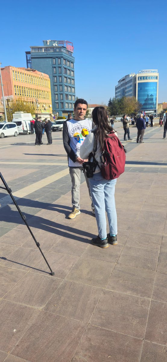 diyahed's tweet photo. Diyarbakırda iş bırakmanın ikinci gününde kentin simge mekanlarından dağkapı meydanında halaya durduk  basın açıklamaları ile taleplerimizi bir kere daha dile getirdik bilgilendirici broşürler dağıttık tarihi ulucami önünde süreç değerlendirmesi yaptık 
@AHEF2008 
@ttborgtr https://t.co/okmGYI2CkO
