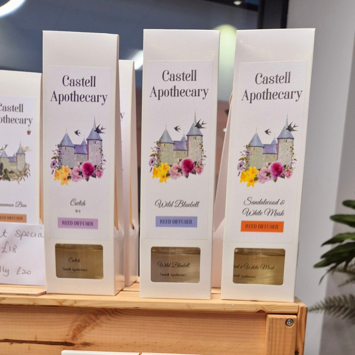 CastellUK's tweet image. Hello 🌸 

Thank you  @bt_uk Cardiff  Capital Quarter for inviting us to your Christmas Market 🎄 and for supporting local small businesses 🩷

We're here until 2pm today

#cardiff #localmaker #localbusiness #handmadegifts
#handmadesoap #soycandles #aromatherapysoap #reeddiffuser