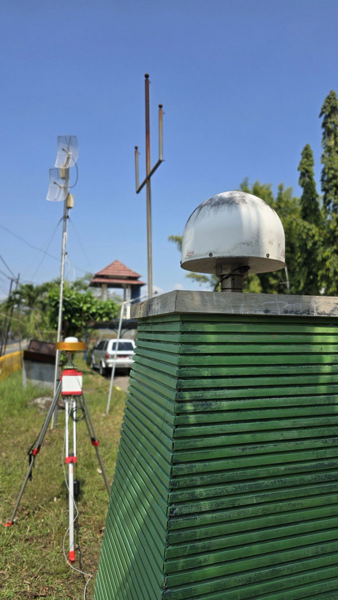 LeicaGeosystems's tweet image. Monitoring structures with precision is crucial, especially for safety. The Suramadu Bridge, connecting Java and Madura Island, utilizes Leica #MonitoringSolutions for ongoing condition checks. 🔒✅ Find more monitoring projects: hxgn.biz/45SpAh8 #GrowWithMonitoring
