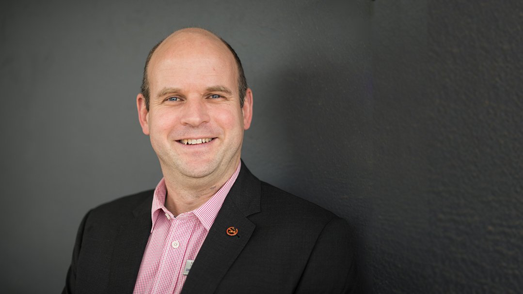 SAfmRadio's tweet image. [ON AIR] #VapingStudy shows that electronic cigarette usage amongst high school students in South
Africa

We kickstart the show with @UCT's UCT Lung Institute, Department of Medicine  study co author, Richard N. van Zyl-Smit speaks to @BridgetMasinga. 

Stay tuned in on