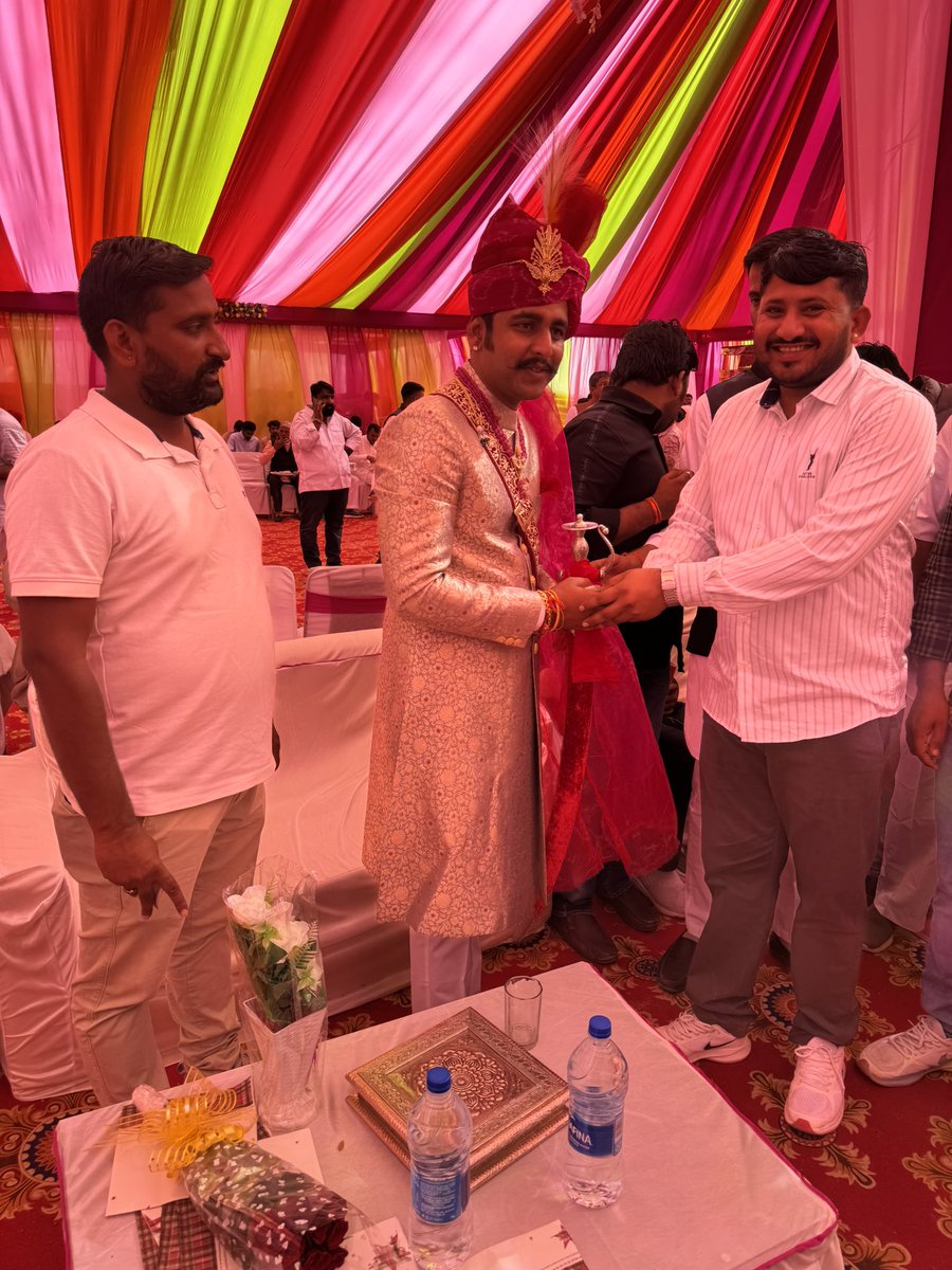 nssnoratsingh's tweet image. वैवाहिक जीवन की बहुत बहुत बधाई और शुभकामनाएं रणवीर सिंह भाटी जी

@RanveerBhati__9