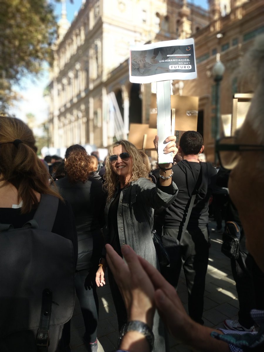 Hoy nos manifestamos por el futuro de las entidades que trabajamos en el ámbito de la discapacidad.
¡¡Por una FINANCIACIÓN JUSTA!! #SinFinanciacionNoHayFuturo 
#DiadelaDiscapacidad