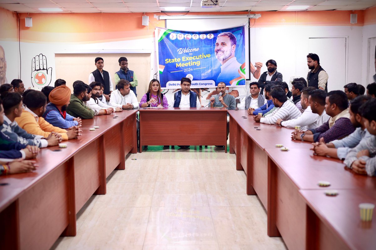 IYC's tweet photo. भारतीय युवा कांग्रेस के राष्ट्रीय प्रभारी @Allavaru जी ने दिल्ली प्रदेश युवा कांग्रेस की कार्यकारिणी बैठक में आए युवा कांग्रेस के साथियों को संबोधित किया।

@DelhiPYC https://t.co/HhpgH0aJi0