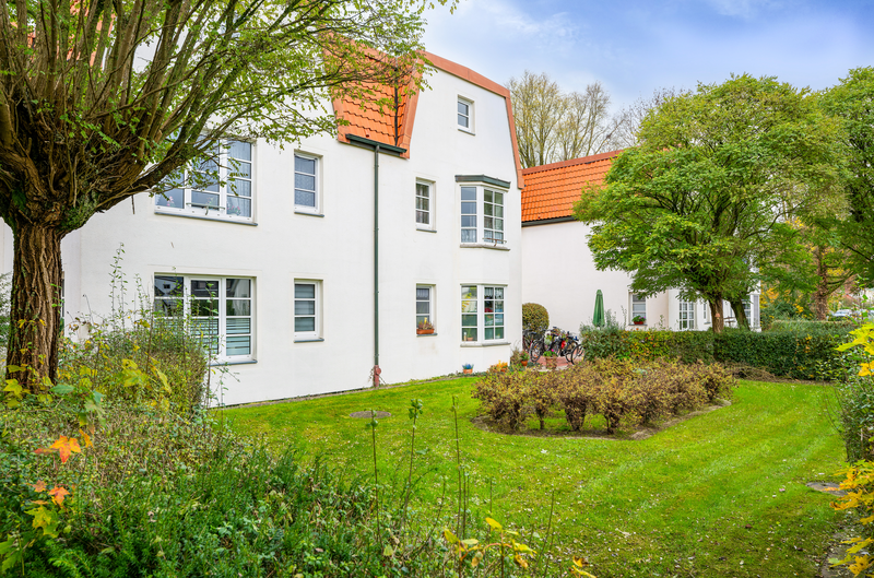 Vonovia_VorOrt's tweet photo. Modernisierung in #Bremen: hier haben wir von @Vonovia_SE drei Gebäude mit 34 Wohnungen umfassend renoviert. 7.764 Quadratmeter Fassade und Dachflächen wurden gereinigt und mit nachhaltigem Schutz versiegelt. #Nachhaltigkeit
https://t.co/NQPNqO8ANn https://t.co/Qg6kmoaoA7