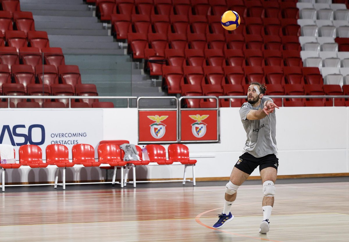 🔥🔜 1.ª mão dos oitavos de final da ᴄᴇᴠ ᴠᴏʟʟᴇʏʙᴀʟʟ ᴄᴜᴘ para o #VóleiBenfica! 🏐

🆚 Trentino
🗓️ Amanhã 🕖 19:00
📍 Pav. 2 🎟️ jo.my/x2w0du

#NXHotelaria #GTC #MBW #LeafIt <a href="/adidas/">adidas</a>