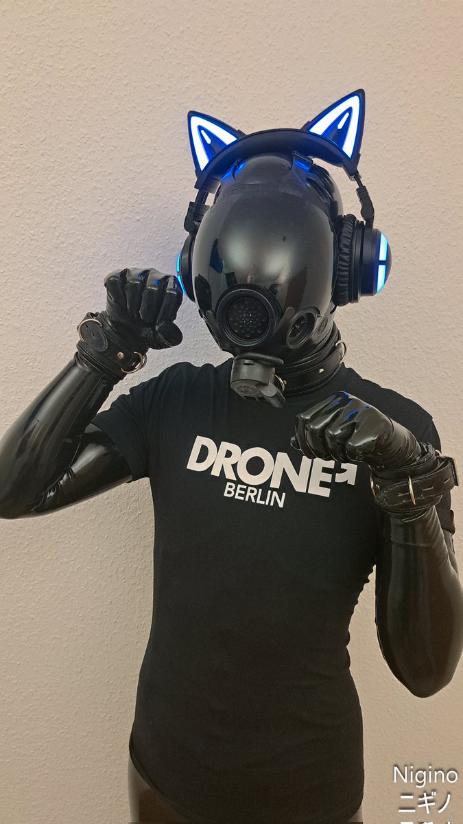 shinynigino's tweet photo. Is it a cat?
Is it a drone?
Is it cute?

📸: @DoubleBisko

#latex #rubber #drone #latexdrone #rubberdrone #HexCorp #HexDrone https://t.co/XMn94lLbcq