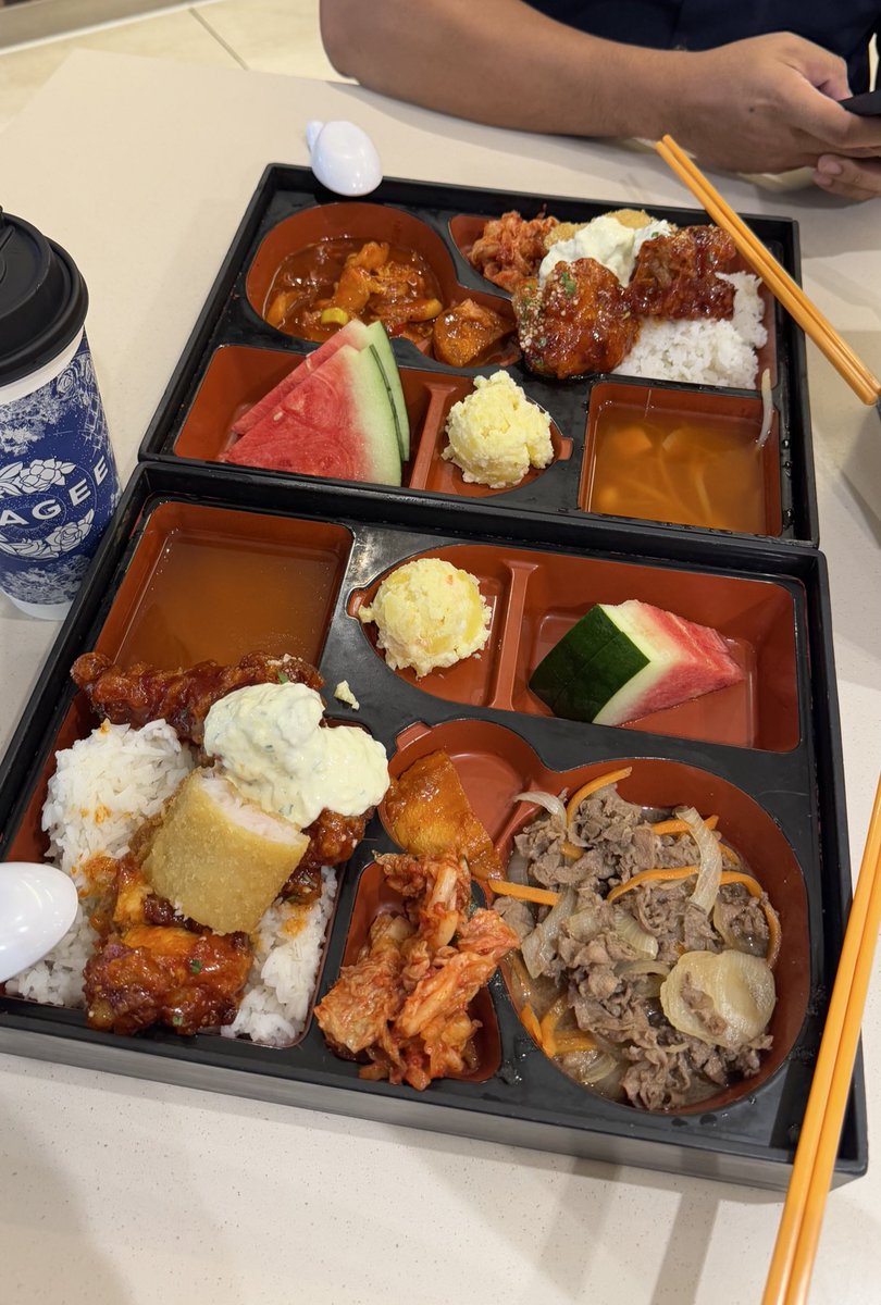 hakeemjaffriaaz's tweet photo. INFO TERKINI❗️
Kedai makanan korea B40 kita , 
DODO KOREA (Intermark branch) kene serbu KKM terus kene notis penutupan.

(Lepas kitorg order dan2 tu abg tu tampal sticker notis perintah tutup premis 🥲) https://t.co/NnLbQ6qON8