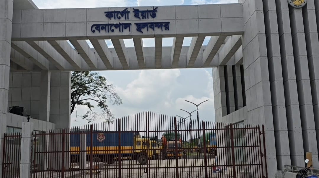 বেনাপোল স্থলবন্দরে আমদানি-রপ্তানি ও যাতায়াত স্বাভাবিক