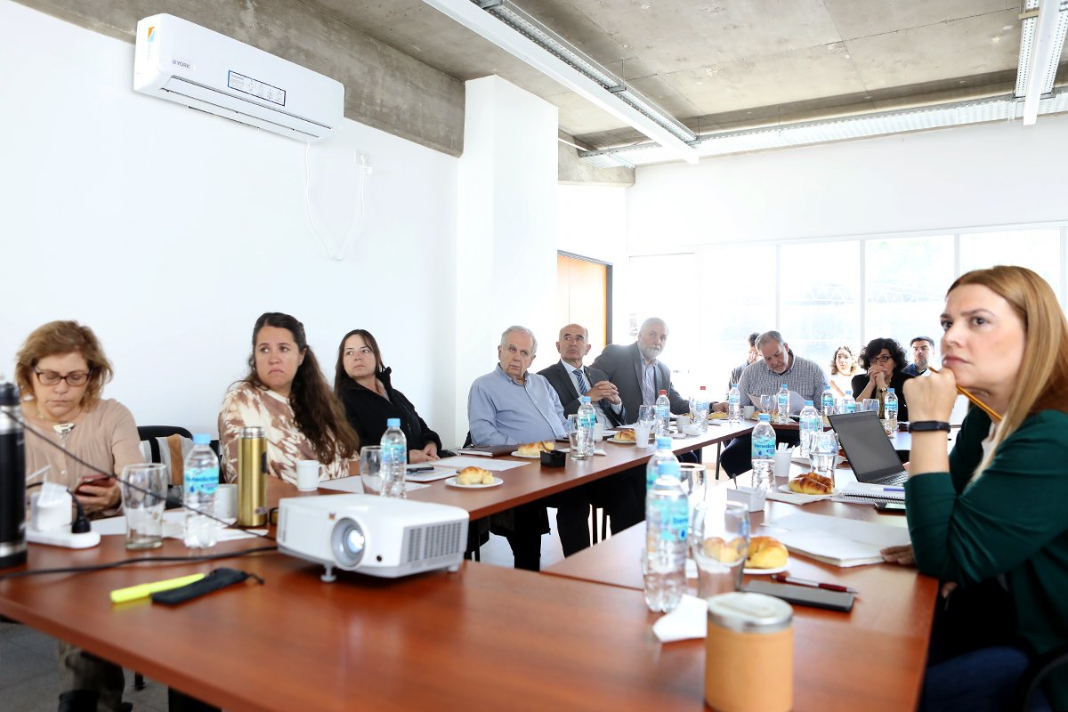 Participamos de un nuevo encuentro del Centro del Agua, donde realizamos un balance de las acciones implementadas durante el año para dar respuestas a las principales problemáticas hídricas y ambientales que afectan a la región.