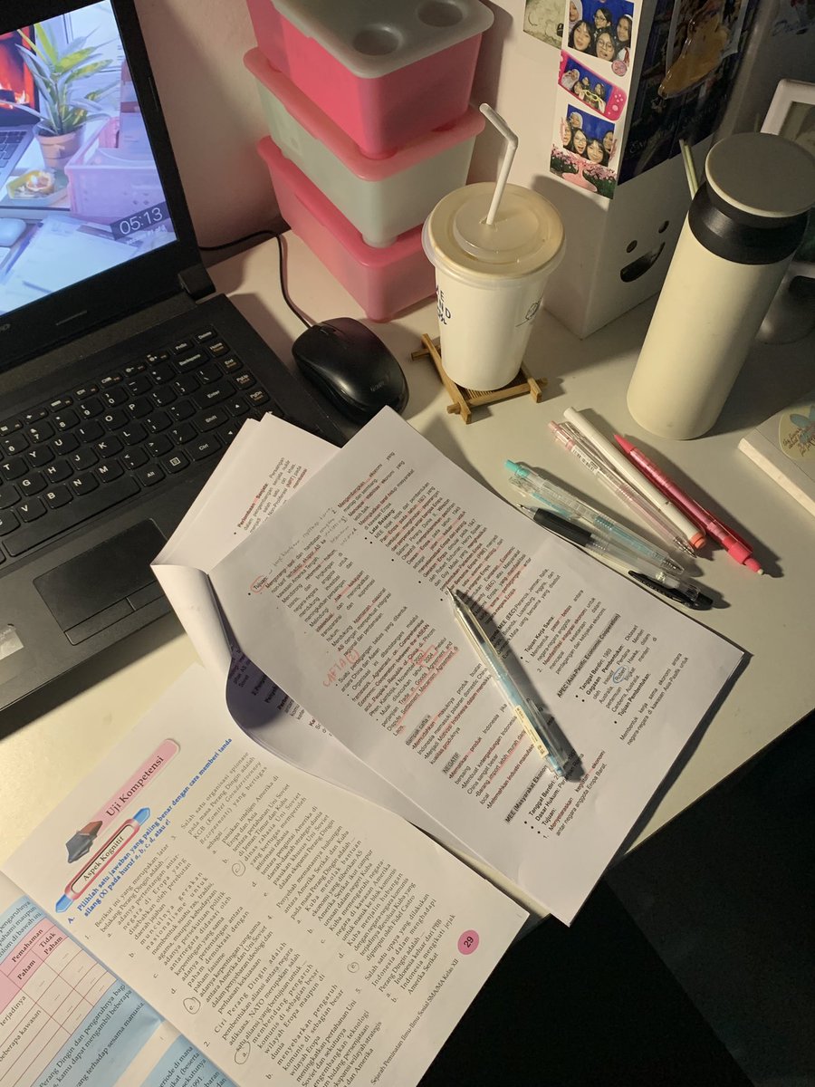 kaifelatteee's tweet photo. finals week countdown: one day left ❕ https://t.co/7IaQOcn7GI