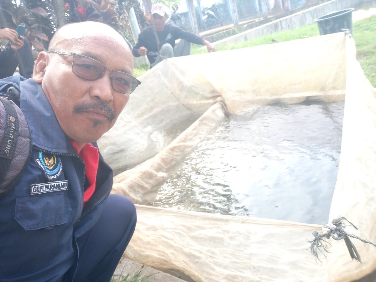 paramarta080's tweet photo. Jumat,(15/11),I Gede Putu Paramarta,Luhkan Kab.Bangli di POKDAKAN Mina Tirta Sari Desa Sulahan,mendampingi panen benih nila sebanyak 14000 ekor,ukuran 9 cm,luas lahan 400 M2,dengan harga  Rp 500/ekor
#GiatLuhkanSatminkalGONDOL 
#Bangli
#Panen
@bppsdm_gondol 
@bppsdm_puslatkp https://t.co/e7wCsLhbss