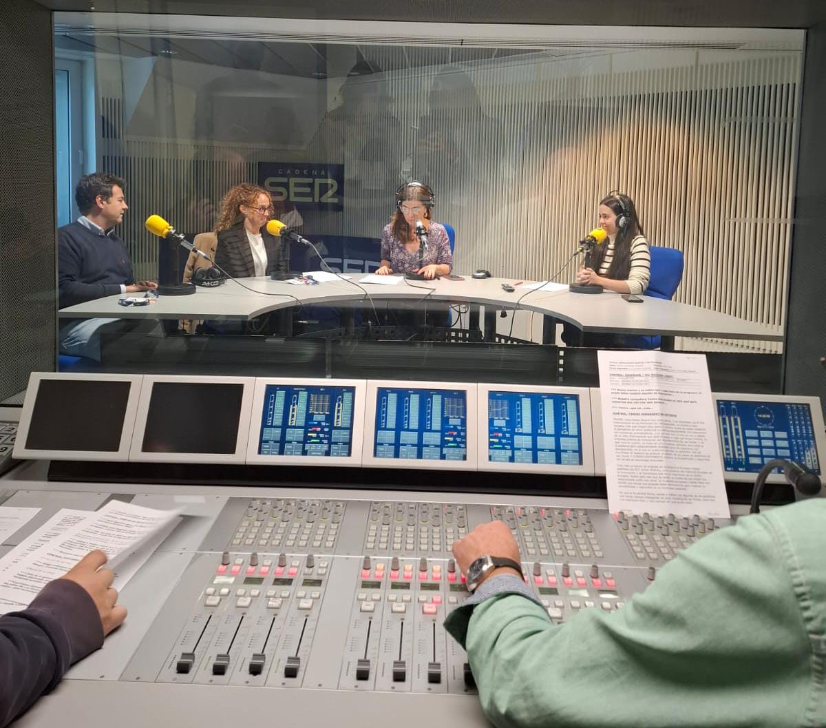 LasRozasInnova's tweet photo. El #RetoRAPTOR de #LasRozas en 📻 @HoyxHoyMadrid 

🎙️@MartaG_novo conversa con @jdelauz, Elena González (@PlenaMadrid) y Giovanni Vecchione (LOKI) sobre este proyecto de #IA para hacer los pasos de cebra de la ciudad ➕accesibles para todos.
@EITUrbanMob 

https://t.co/yhejF6VQhb https://t.co/x9KtbtORBk
