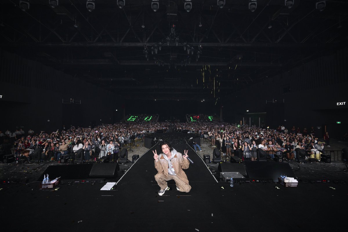 Gulfkanawutofc's tweet photo. 01.12.2024

LOST​ IN GULFs SPACE​ DAY

#GulfConcert2024
#LostinGULFSSpace
#GulfKanawut https://t.co/sM2nxT9SRo