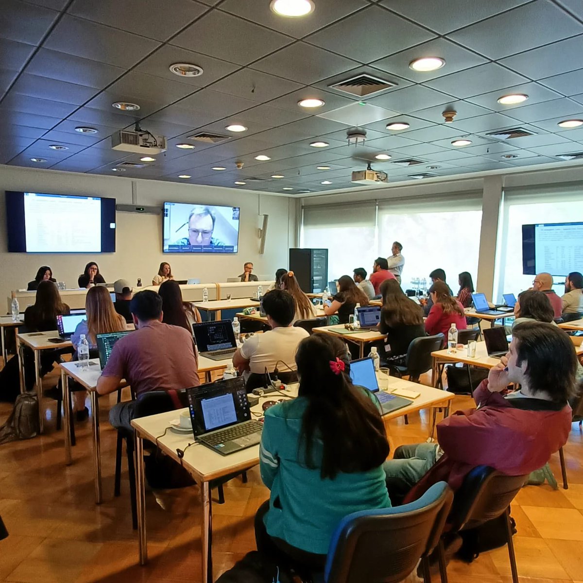 First day - first morning session.

A special thank yo our invited speakers Hans Ludwig, Claudia Paladini, Chris Sneden.

#BetweenTheLines