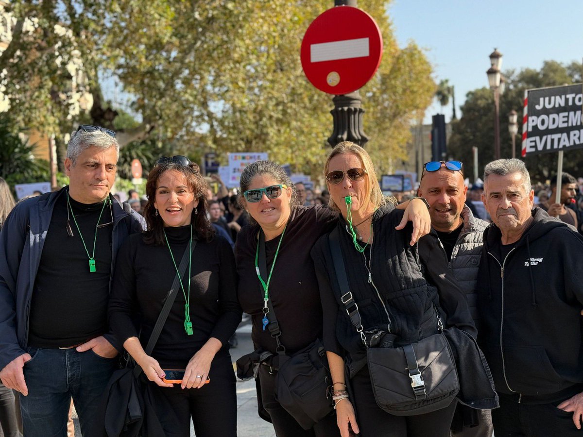 FsieGranada's tweet photo. @fsiegranada asiste a la manifestación organizada por @CERMIAndalucia por una financiación justa. Sin financiación no hay futuro #DiaDiscapacidad https://t.co/aSSZTZ1Ej2