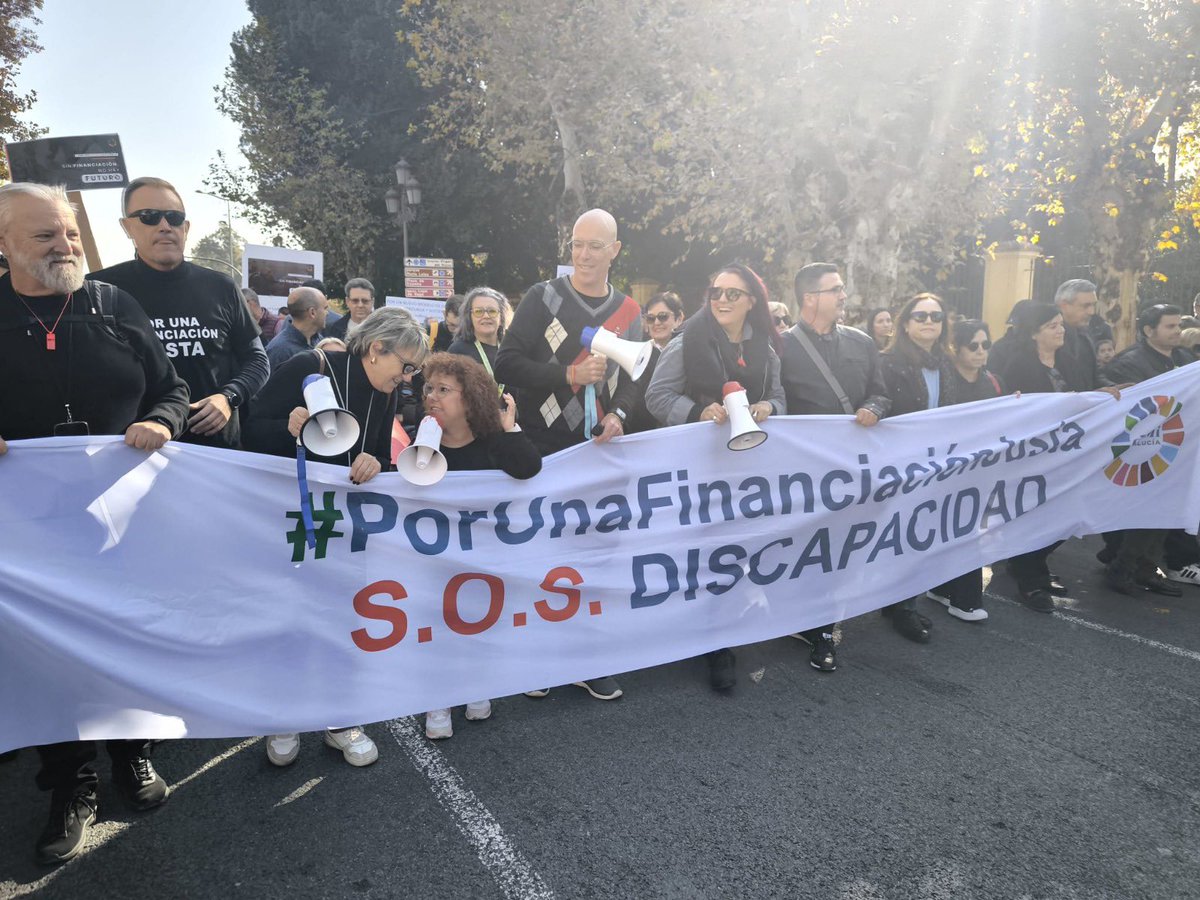 FsieGranada's tweet photo. @fsiegranada asiste a la manifestación organizada por @CERMIAndalucia por una financiación justa. Sin financiación no hay futuro #DiaDiscapacidad https://t.co/aSSZTZ1Ej2