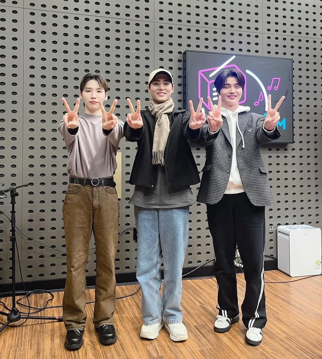 BesideWoong🌻 tweet media