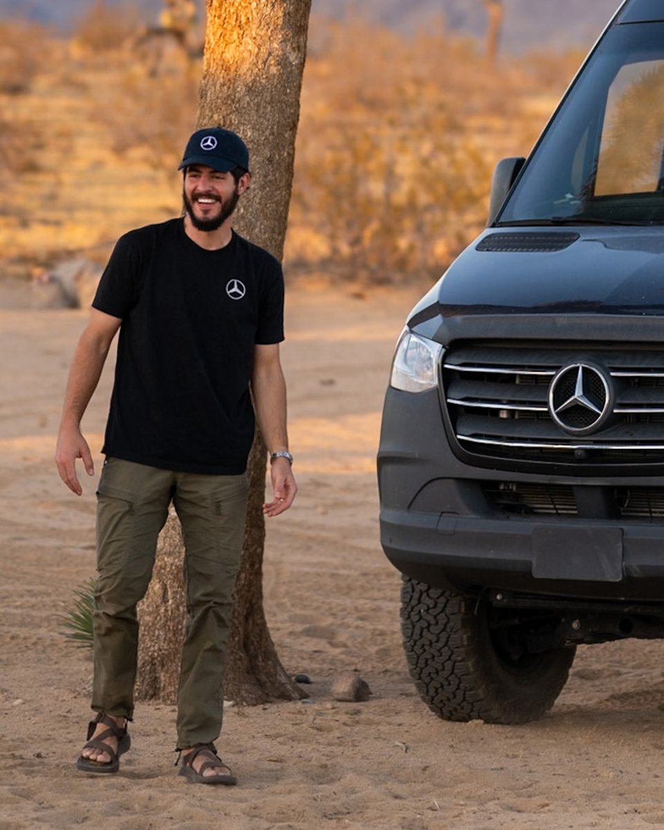 MBvansUSA's tweet image. Henry and his van reppin’ the 3-pointed Star! Need to upgrade your road-trip look? Check out hats, shirts and more from the MB Lifestyle Collection at the link below.

#mercedesbenzvans #vanlifemovement #vandoglife #sprintervan #mercedessprinter 

lifestylecollection.mbusa.com/Browse/VANS