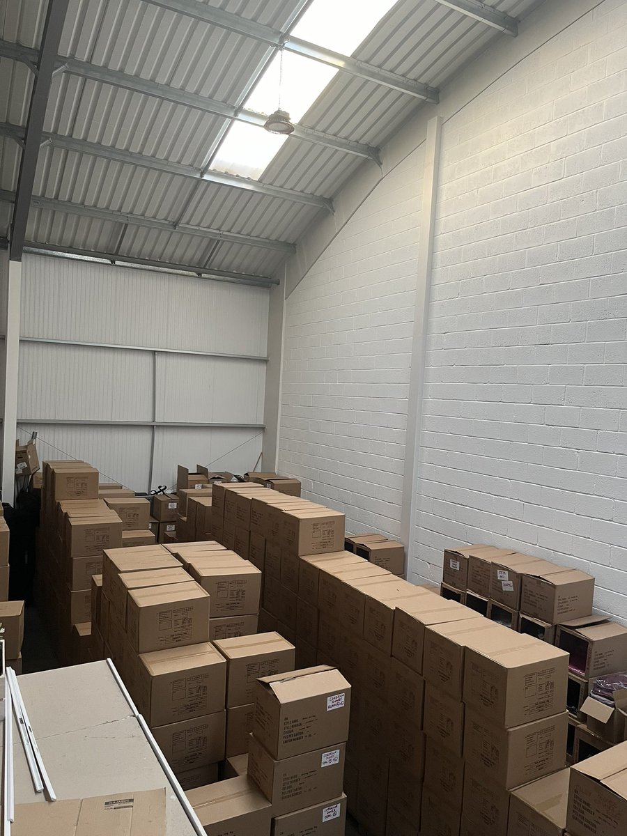 ecom_josh's tweet image. rolling out black friday orders 📦
making space for the next shipment 🚚

#ecommerce