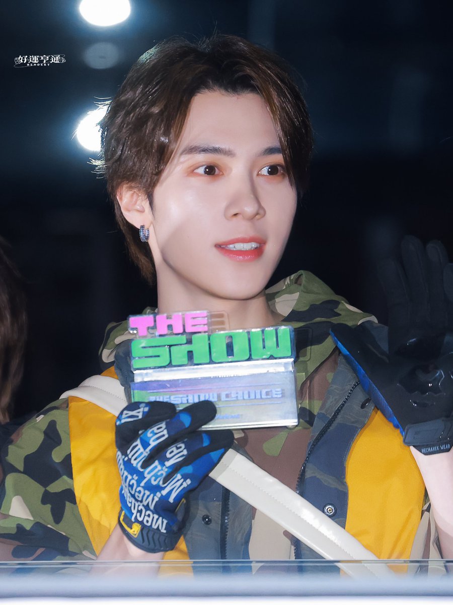 241203 The show

#Frequency1stWin 
#WayV2ndWin
#Hendery #黄冠亨 #헨드리 
#WayV #威神V #웨이션브이 
#WayV_FREQUENCY