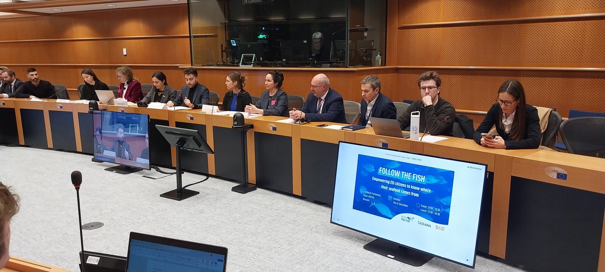 OceanaEurope's tweet photo. Thomas Bajada signs live the #FollowtheFish statement 🖊️

“Join us in standing for greater transparency, sustainability, and fairness in the seafood industry to protect our oceans and empower our citizens” says @thomasbajada https://t.co/r4HfFIqTzI