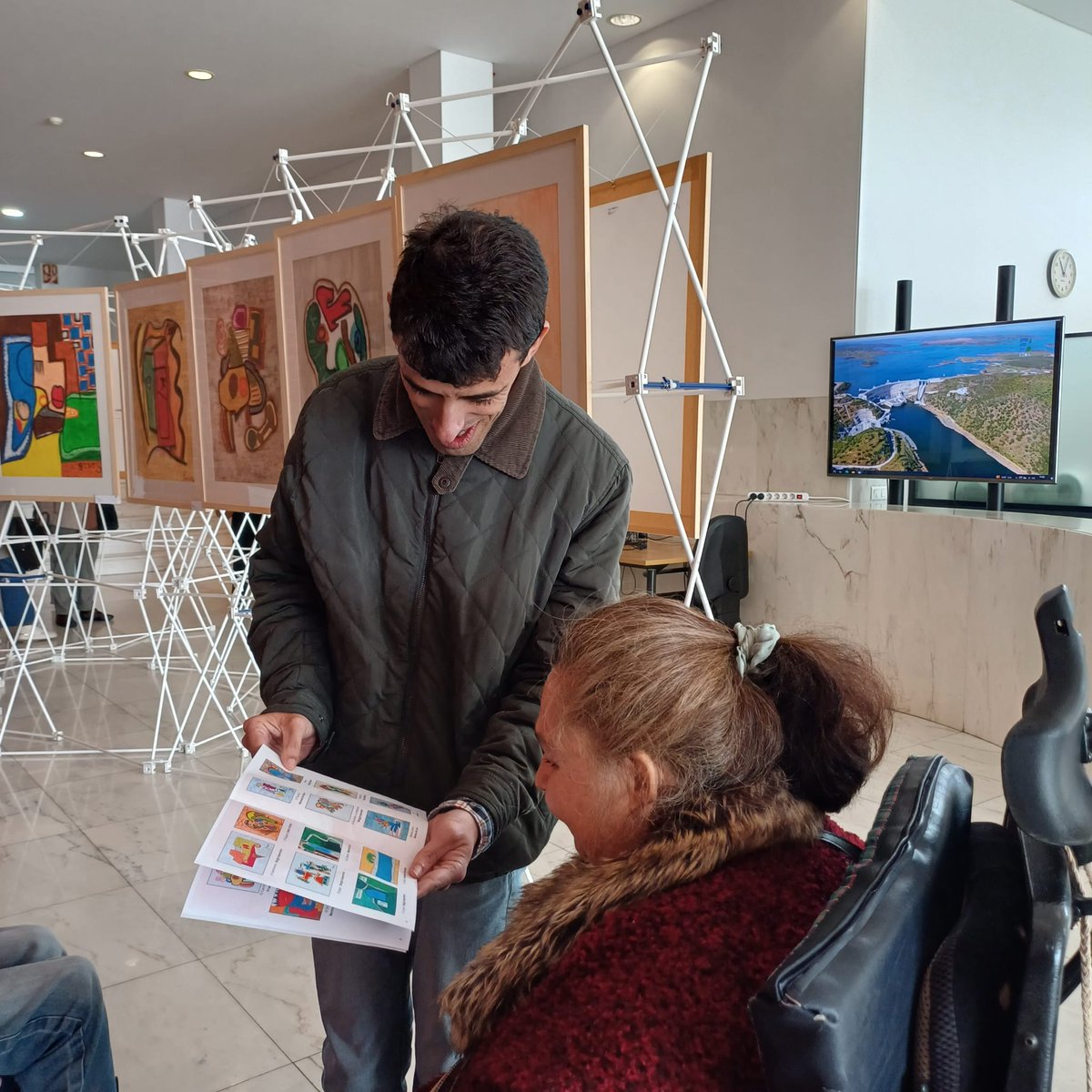 EDIA_Alqueva's tweet photo. A exposição "ARTE NUMA PERSPETIVA DIFERENTE - 23ª Edição" foi inaugurada hoje, Dia Internacional da Pessoa com Defici��ncia, na sede da EDIA, em Beja e pode ser visitada até 6 de janeiro de 2025.
A vendas revertem na integra para o CPCBeja.
#edia_alqueva #CPCBeja https://t.co/jxHP207TV0