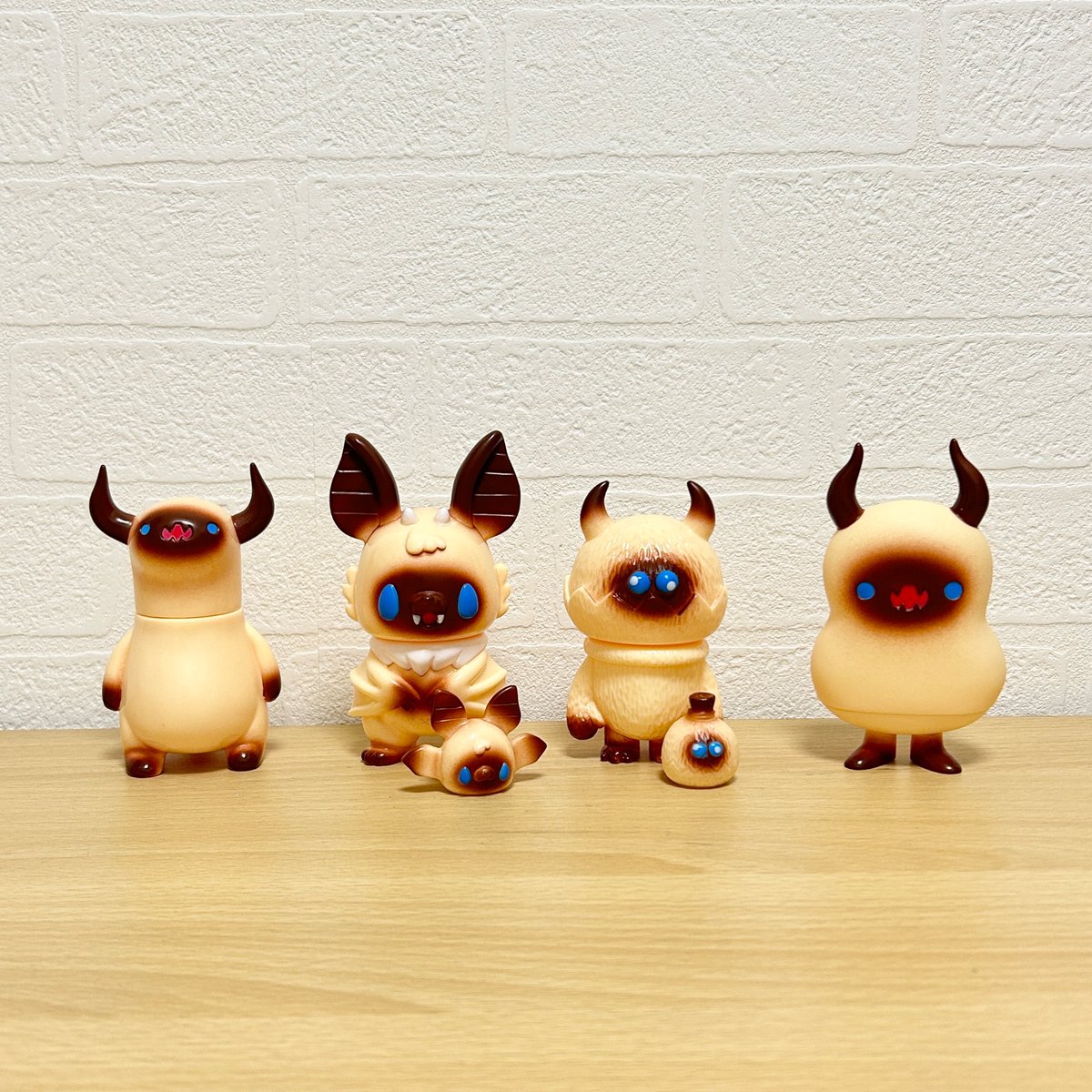 mummummummy's tweet photo. 時間がなくて紹介動画も撮れないから雑な告知で申し訳ありません。
12月7日（土）ポートメッセ名古屋で開催されるクリエイターズマーケットに参加いたします。すごく少ないですが新色シャムちゃんズを持っていきます。その他雑貨を持っていきます。黄色い印のどこかにいます。 https://t.co/YNtmw1gB9W