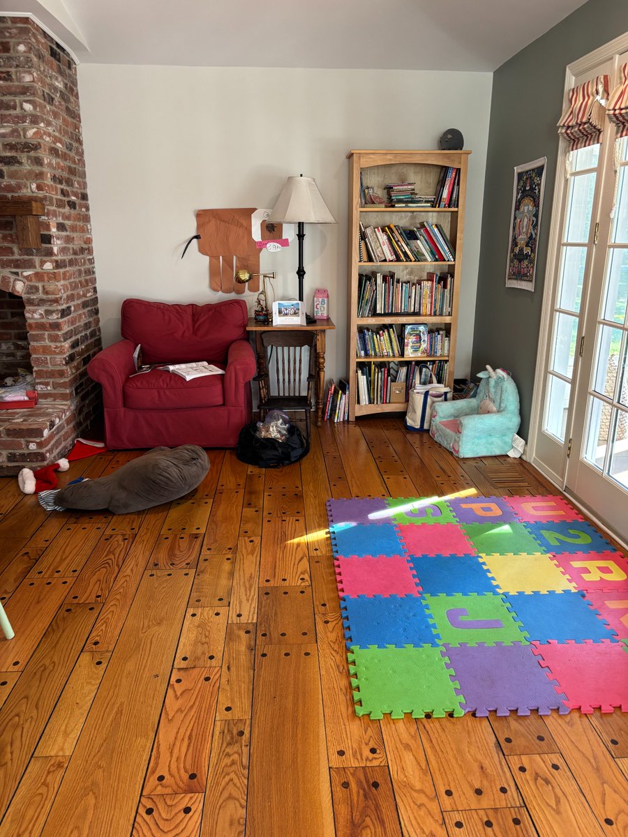 TheSeanaMethod's tweet image. Don't be afraid to shift furniture around. Sometimes a new layout can really improve the flow and function of your space.
#flow #function #floorplanning #layout #layoutdesign #profesionalorganizer