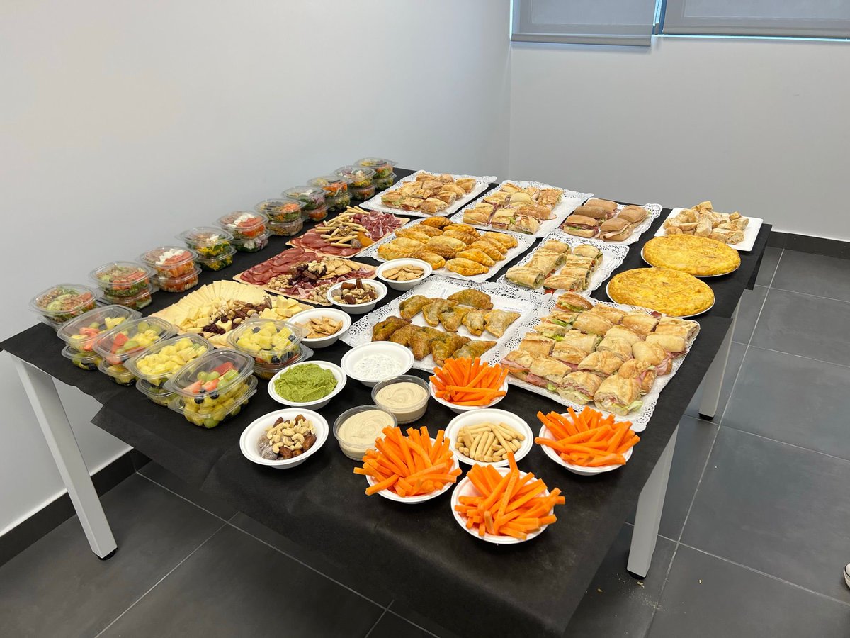 Lemmes_es's tweet photo. Si aún no has organizado nada para estas fiestas con amigos, compañeros o familia encárganos tu catering o aperitivo #navideño. Calle Padilla 31 Barrio de Salamanca #Madrid #917959915 https://t.co/Xri5rEirca