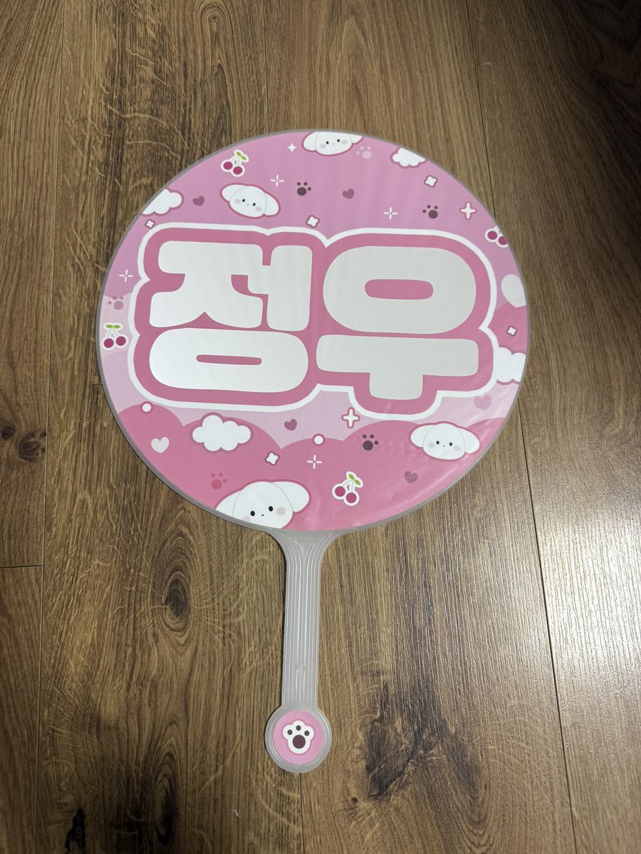 0Yangd's tweet photo. 엔시티 127 정우 슬로건 우치와 양도

화모님 슬로건
(슬로건은 보관만 했어요!)
정우 우치와 
각 반택포 1.3 

Nct 127 jungwoo cheering kit https://t.co/3r2vKfDhvl