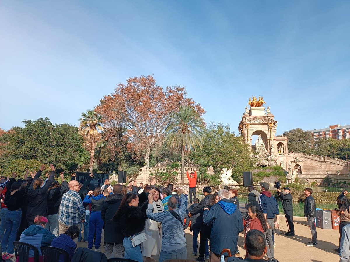 BCN_Accessible's tweet photo. A Ciutat Vella també han celebrat el Dia Internacional de les Persones amb Discapacitat! 🤲

➡️ Flashmob, taller inclusiu, taller de circ inclusiu i lectura del manifest!

#BCNinclusiva https://t.co/3JpjS6DOeM